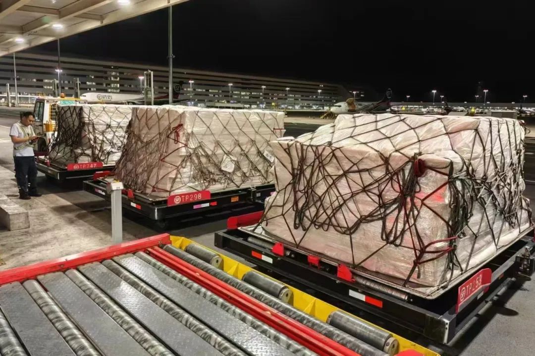 花湖機場首單鮮活水產品試航成功，開啟水產養殖新篇章